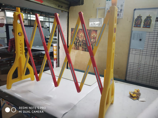 Foldable & Expandable Barrier